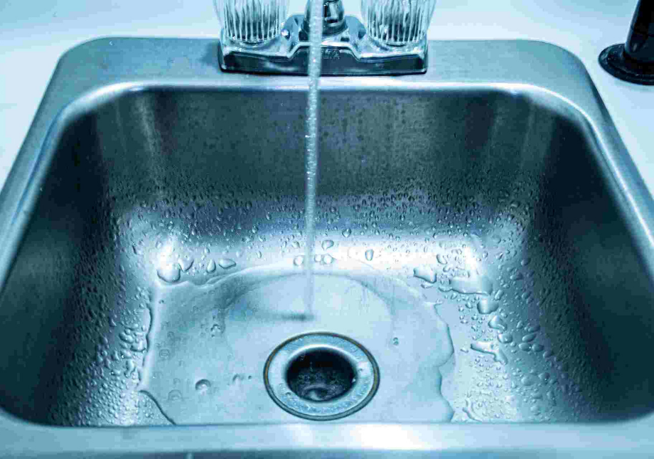 Ventajas de tener fregaderos industriales y lavavajillas en tu negocio